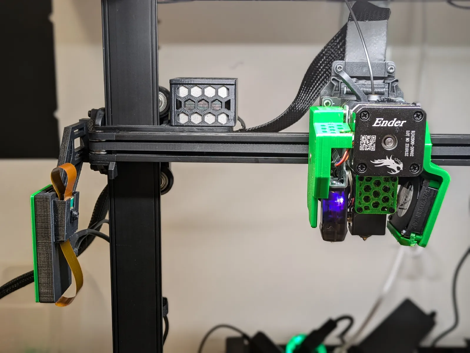 Raspberry Pi Zero 2W с камерой на печатном креплении к Ender 3 V3 SE