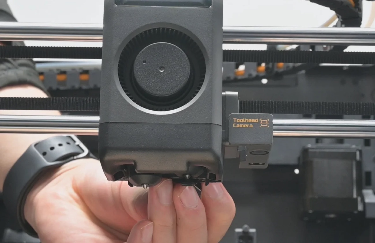 Checking the nozzle switching lever by hand on a Bambu Lab X2D toolhead