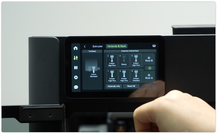 Стыковочный узел и защёлка индукционного хотенда H2C крупным планом