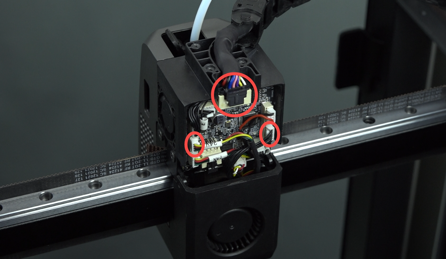 Отсоединение разъёмов нагревателя и термистора от платы печатной головки