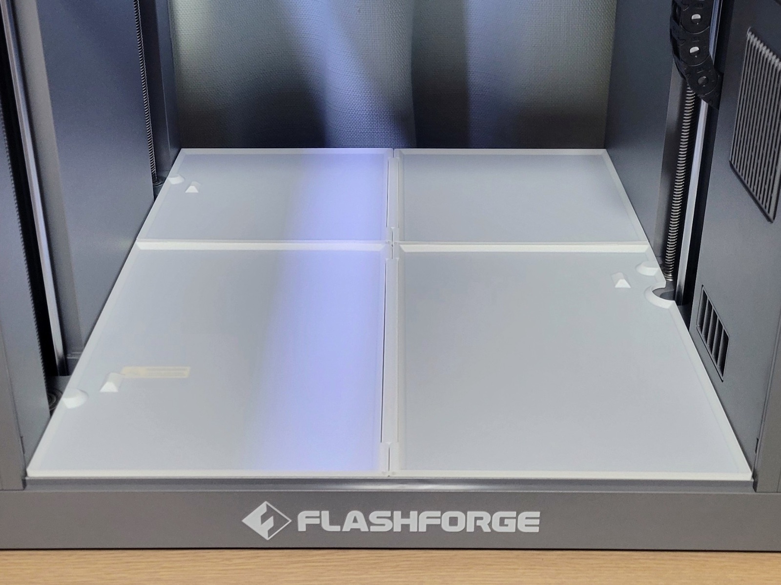 Складной печатный поддон, закрывающий дно камеры Flashforge Creator 5