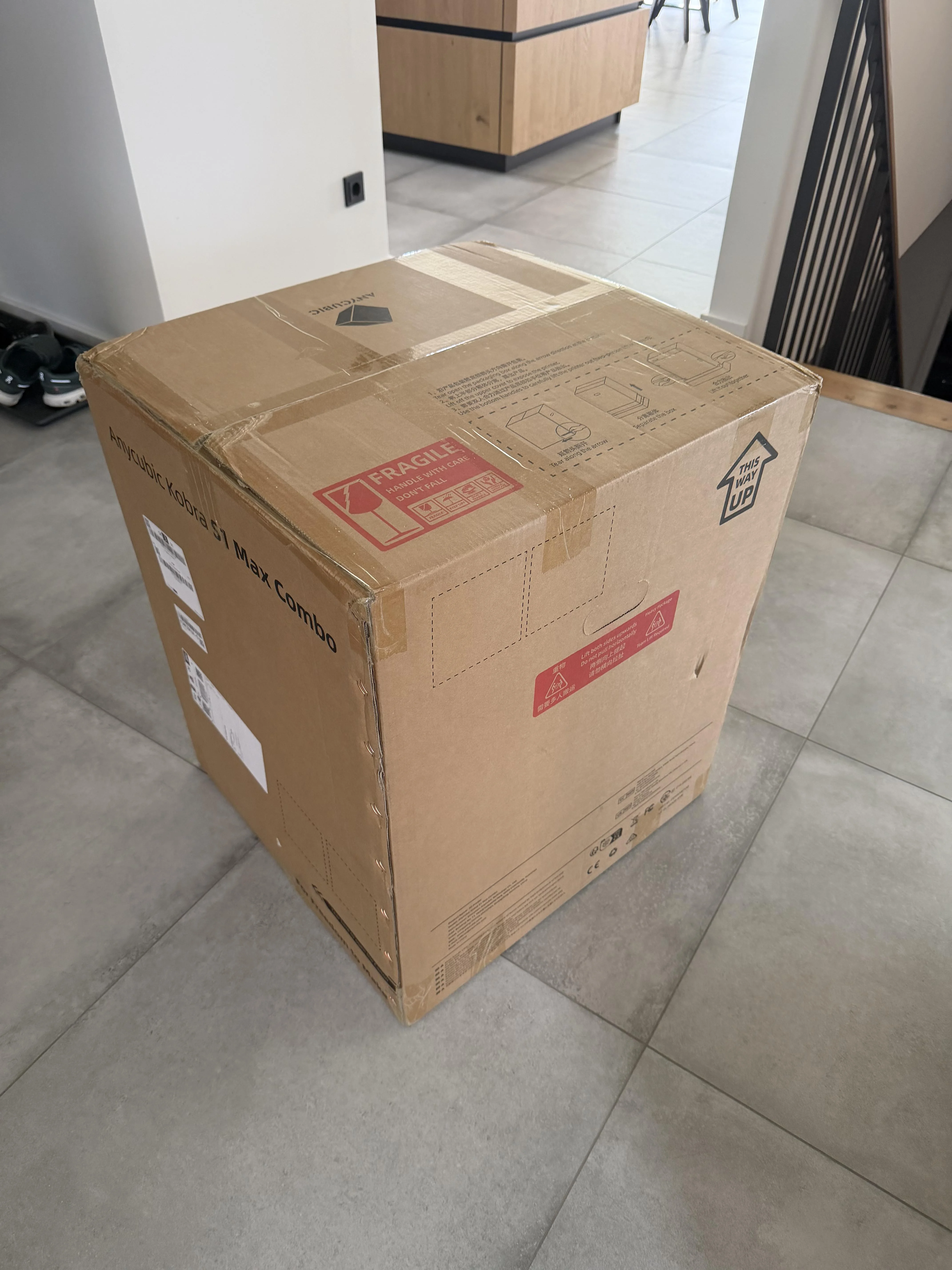Коробка Anycubic Kobra S1 Max Combo сразу после доставки