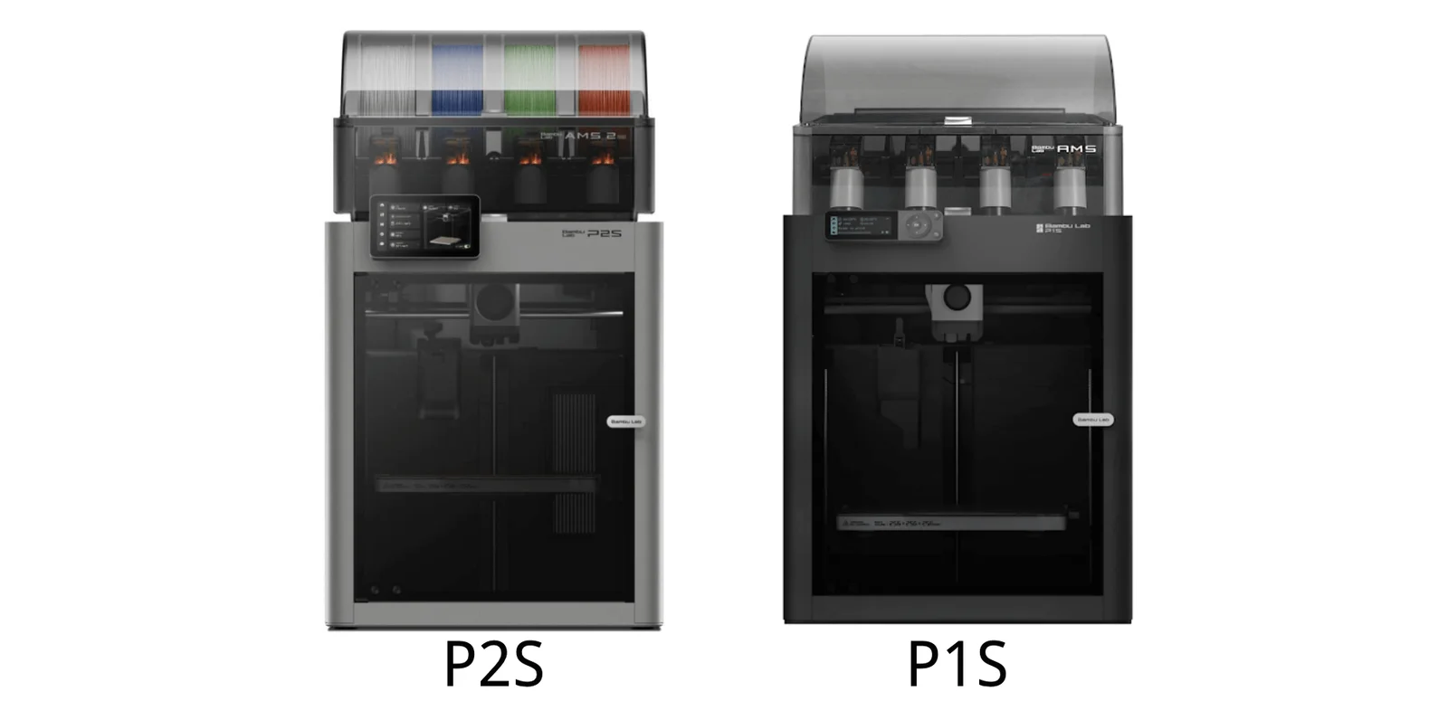 Bambu Lab P2S и P1S рядом — P2S с сенсорным экраном и AMS 2 Pro, P1S с монохромным экраном