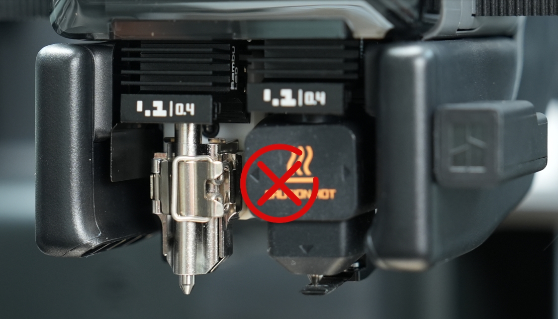 Неправильная установка клипсы хотенда — причина царапания стола