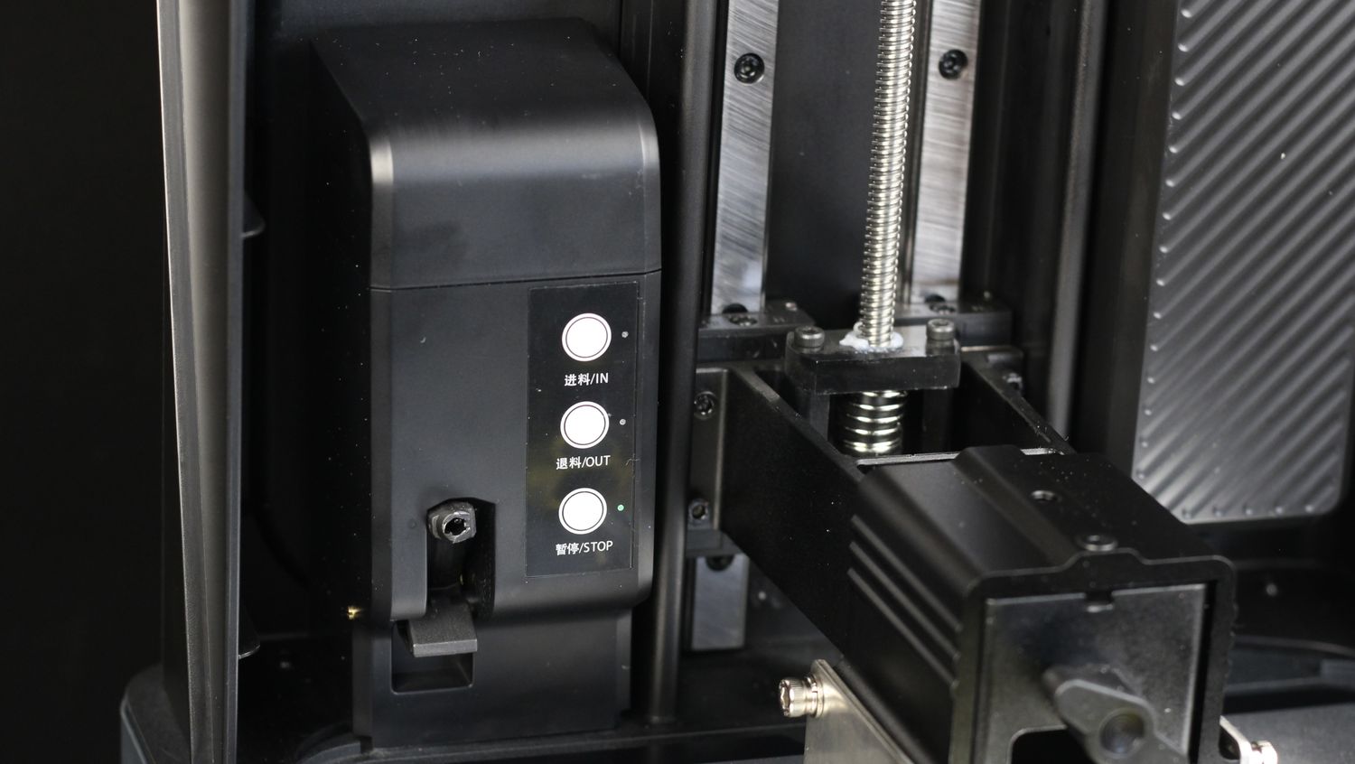 Модуль автонасоса Smart Resin Pump на Halot Mage — кнопки IN/OUT/STOP и носик подачи