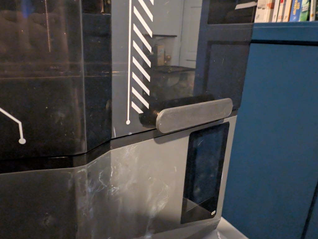 Printed handle on the flip-up hood of a Saturn 4 Ultra