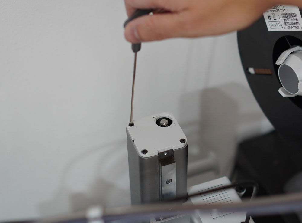 Откручивание винтов верхней крышки A1 Mini