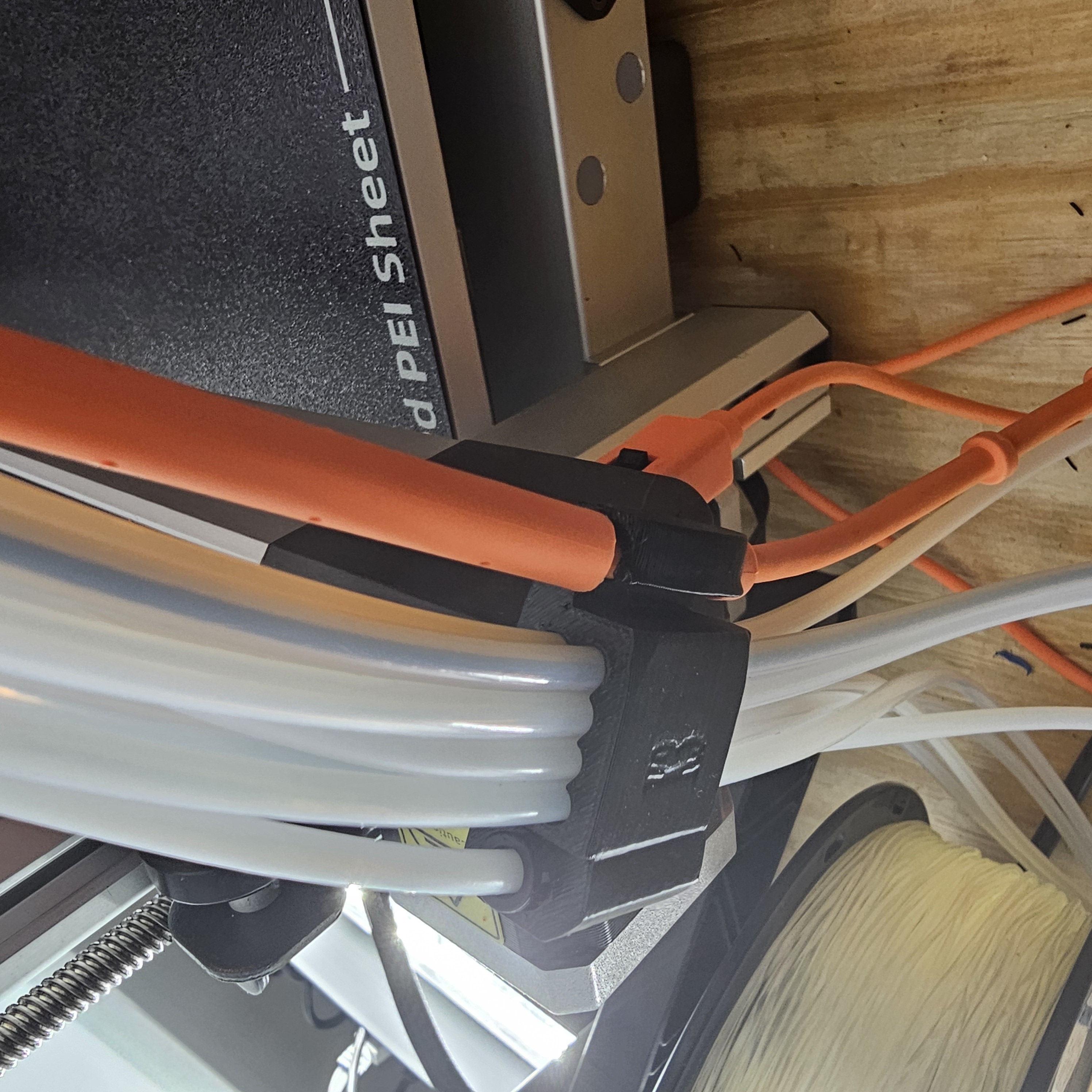 Направляющая на восемь трубок PTFE на Kobra 3 Max