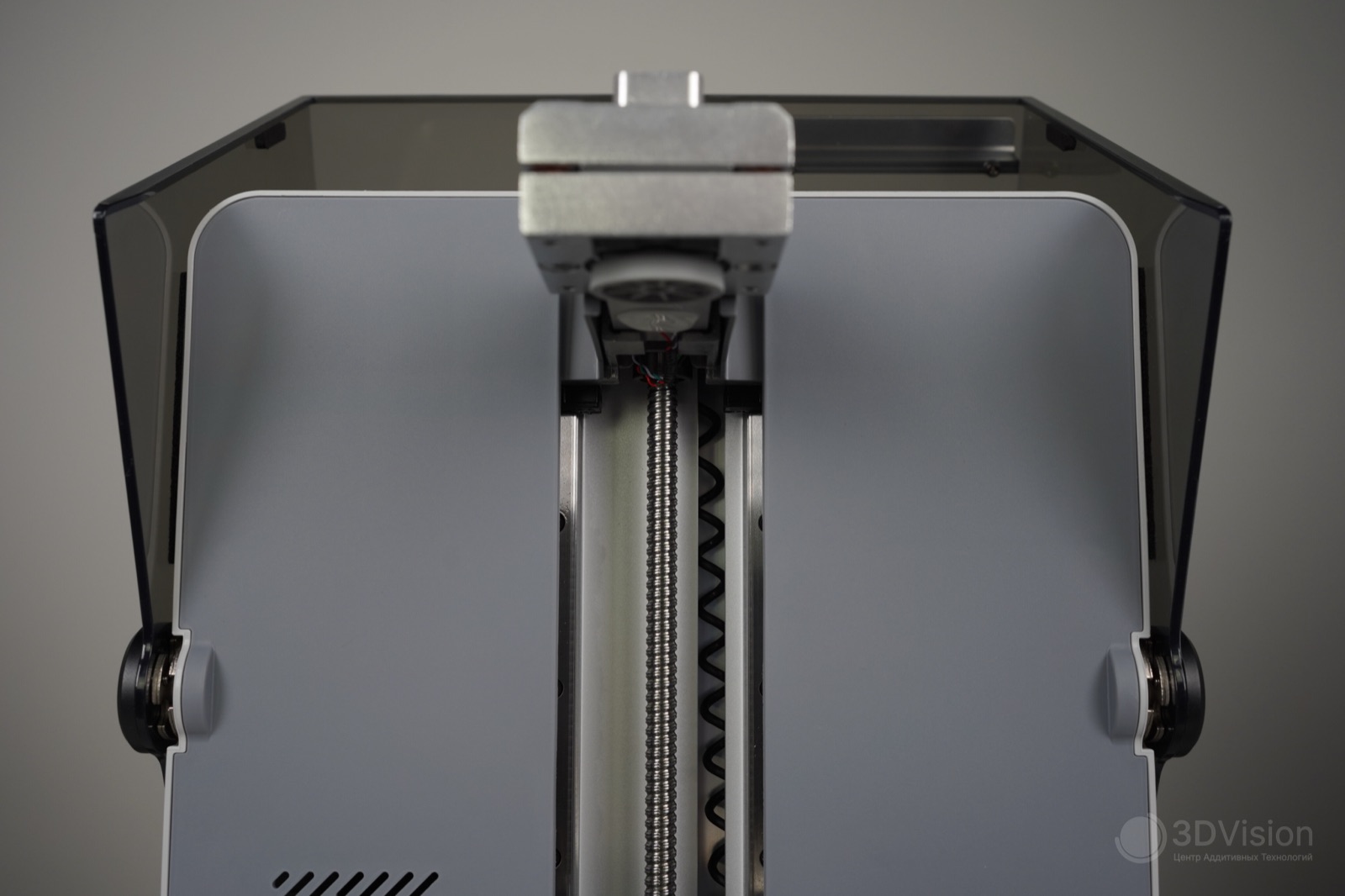 Шарико-винтовая передача и две линейные направляющие оси Z Anycubic Photon P1