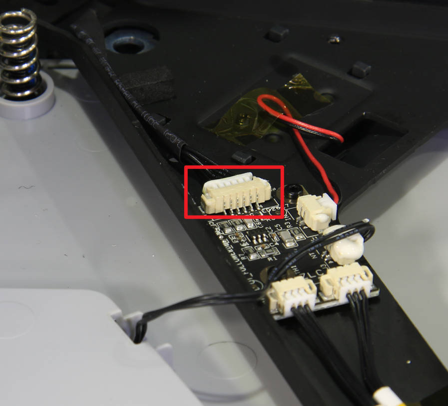 Disconnecting signal cable from heatbed — connector access